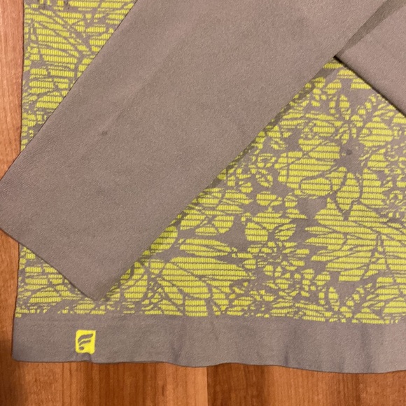 Fabletics NWT Zip Up Top/ Lightweight - Picture 6 of 8